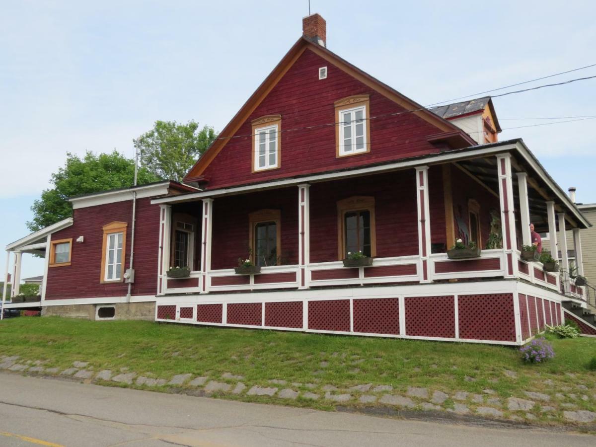 La Vieille Maison Rouge Saint-Tite Exterior photo